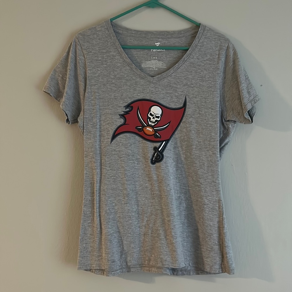 Buccaneers v neck